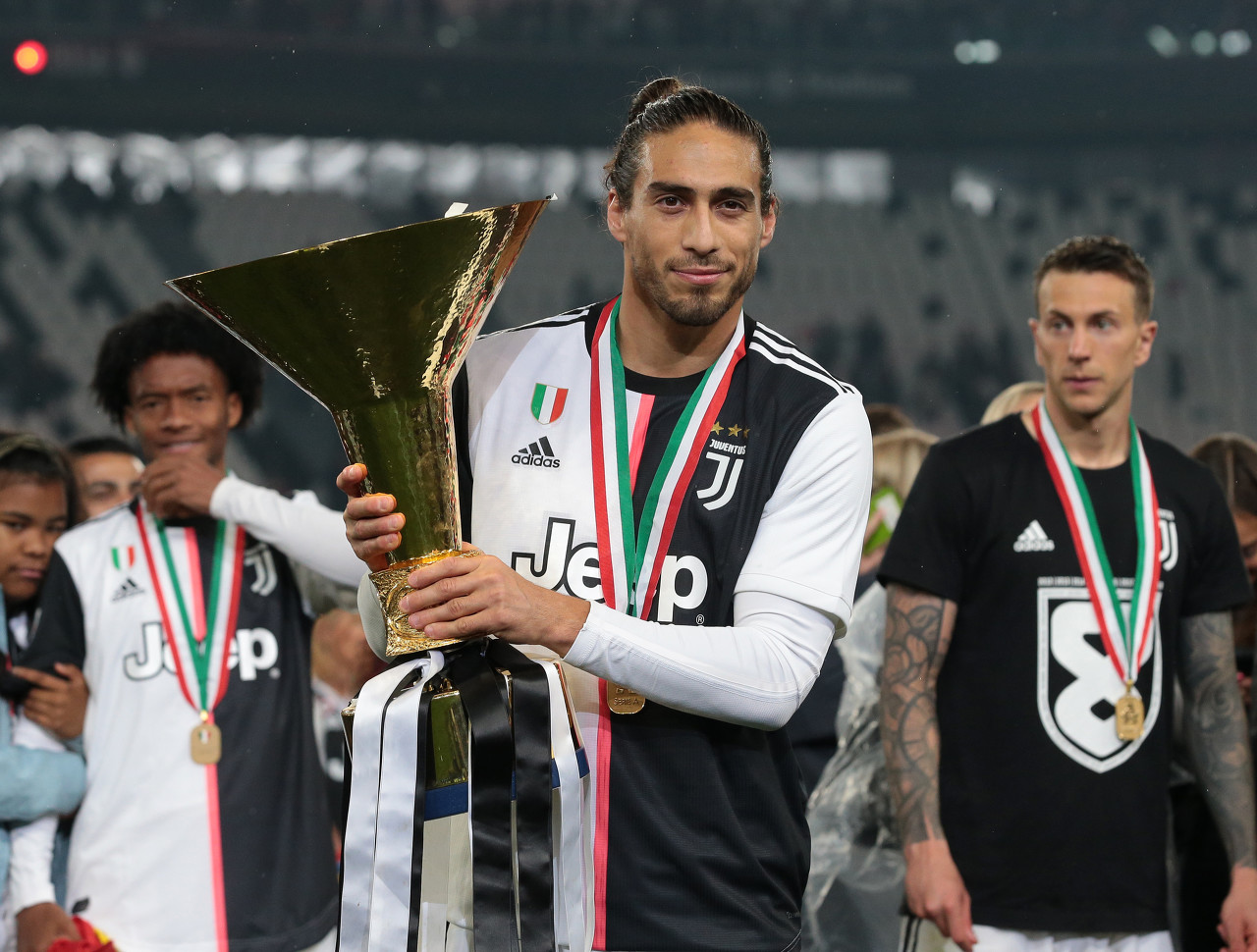 官方：国足补招李扬、李镇全，塞尔吉尼奥、魏震因伤未随队出征