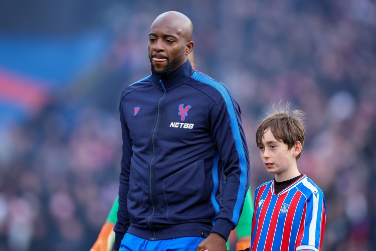 官方：中国香港后卫亚历斯祖离开上海海港，加盟成都蓉城