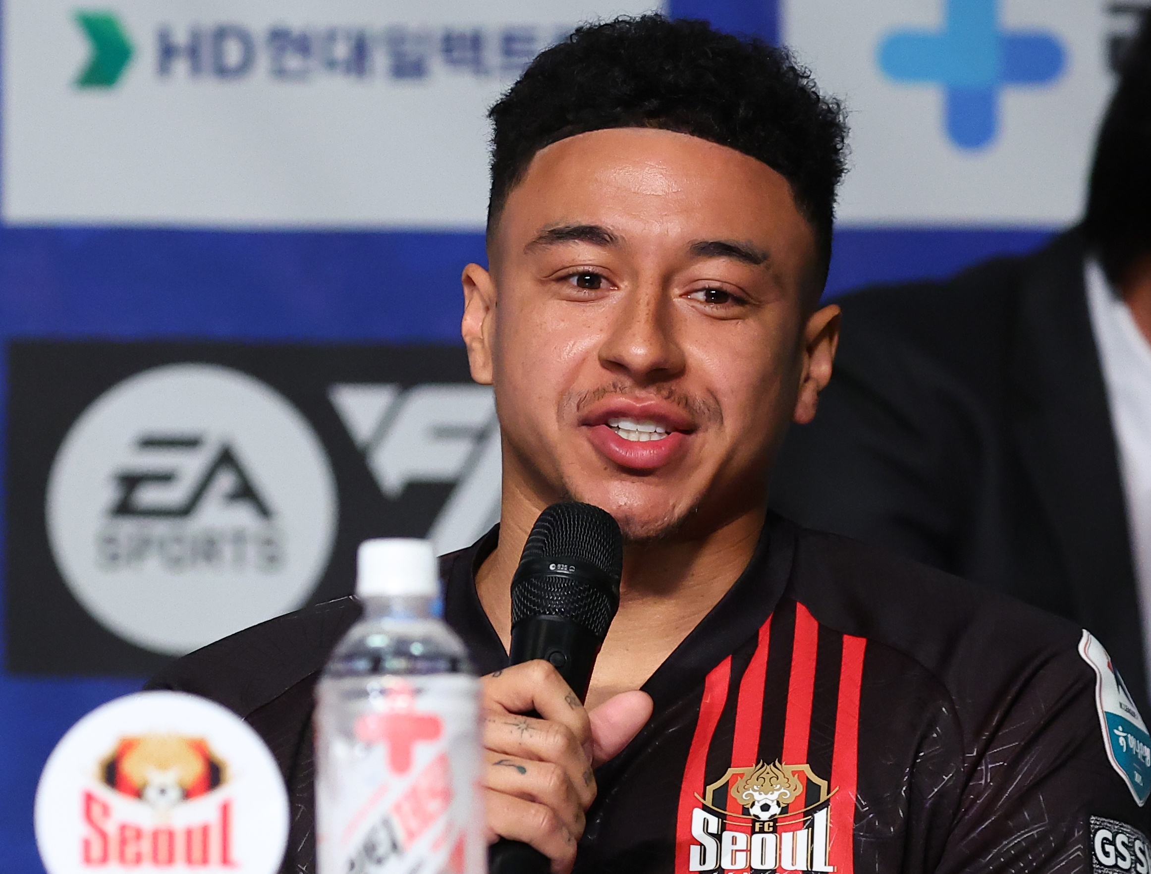 官方：国足补招李扬、李镇全，塞尔吉尼奥、魏震因伤未随队出征